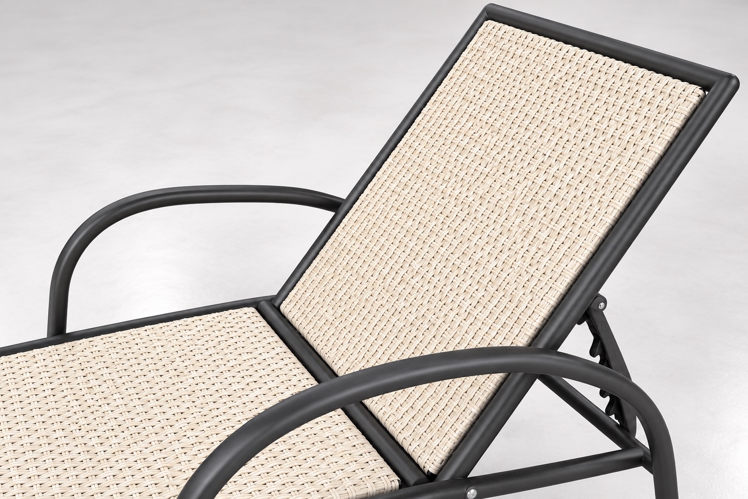 Gould Sun Lounger - Detail View